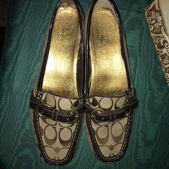 ❌SOLD❌Coach (Sharin) Khaki, signature loafers - Picture 6 of 12